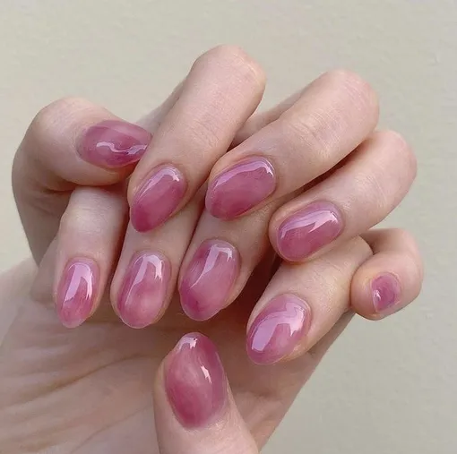 Jelly nails — нейл-тренд на май 2024