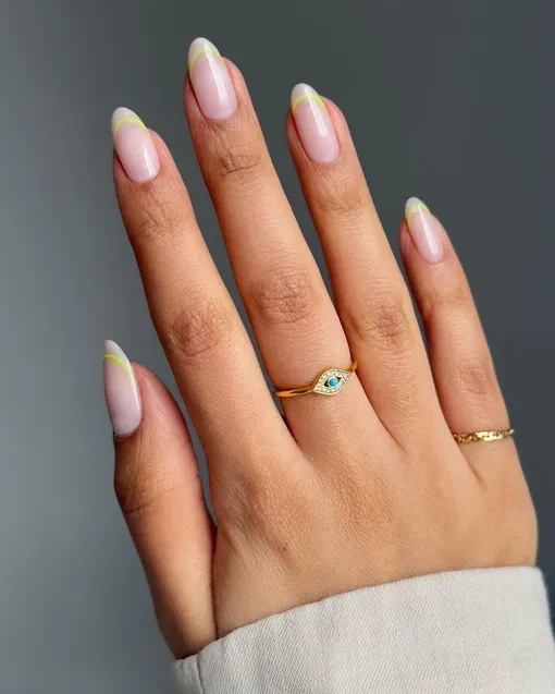 Как выглядят Floating French Tip Nails