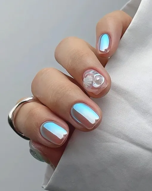 High-Shine Glass Nails — сияющий минималистичный маникюр