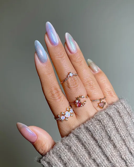 High-Shine Glass Nails — сияющий минималистичный маникюр