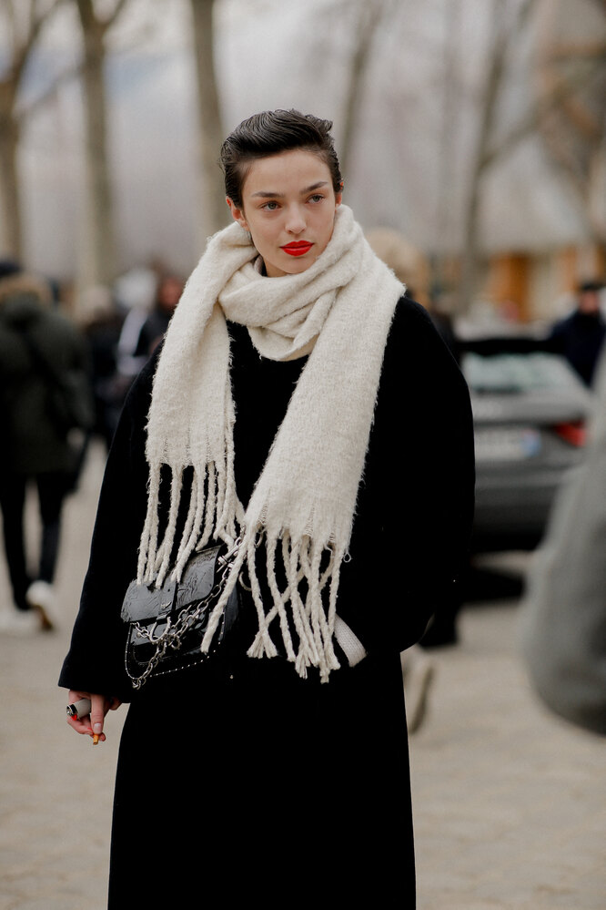 Топ самых модных шарфов сезона и примеры, как их правильно носить — твой стильный гид