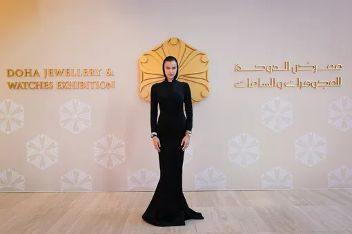 Ирина Шейк на выставке ювелирных изделий и часов в Катаре