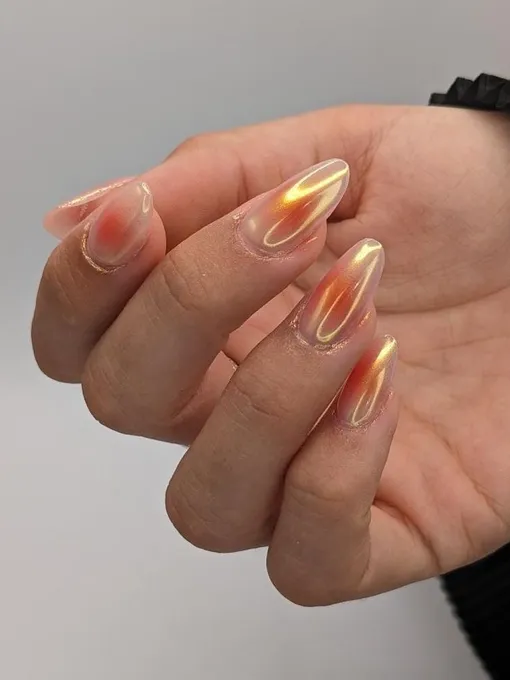 Кому подойдет маникюр glazed aura nails